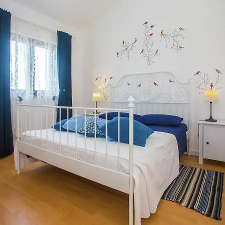 Modern Apartment In Kastelir With Swimming Pool * Kastelir