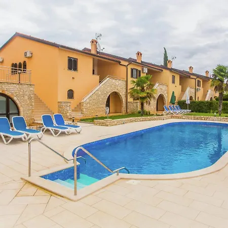 Holiday home Modern Apartment In Kastelir With Swimming Pool