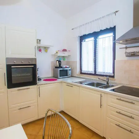 Holiday home Modern Apartment In Kastelir With Swimming Pool Kastelir