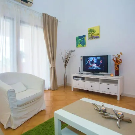 Modern Apartment In Kastelir With Swimming Pool Holiday home Kastelir