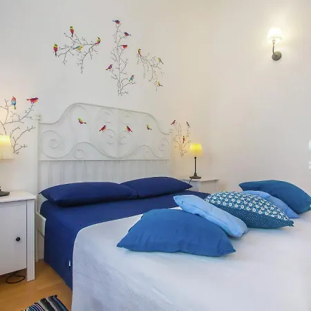 Modern Apartment In Kastelir With Swimming Pool