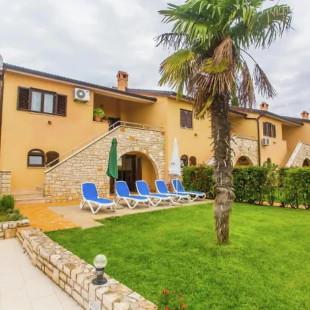 Modern Apartment In Kastelir With Swimming Pool