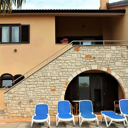Modern Apartment In Kastelir With Swimming Pool Holiday home Kastelir