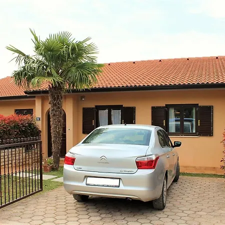 Modern Apartment In Kastelir With Swimming Pool *