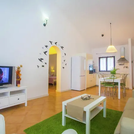 Modern Apartment In Kastelir With Swimming Pool Kaštelir