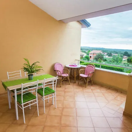 Modern Apartment In Kastelir With Swimming Pool Kaštelir